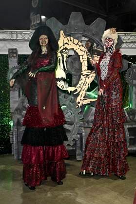 Cosplayer auf der Midsummer Scream - Halloween & Horror Convention im Long Beach Convention Center. Long Beach, 16.08.2025