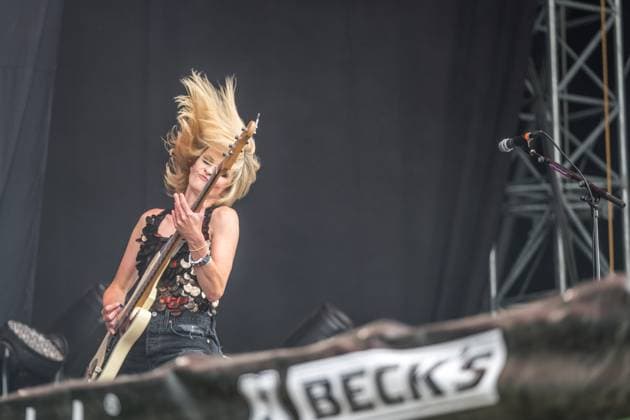 Dritter und letzter Tag vom Highfield Festival 2025 am Störmthaler See in Großpösna, Sachsen. Das beliebte Open-Air-Musikfestival lockt tausende Besucher mit Live-Musik, Sommerflair und dem markanten Riesenrad, das in diesem Jahr von einem neuen Betreiber betrieben wird, nachdem das Riesenrad im Vorjahr durch einen Brand beschädigt wurde. Hier die britische Rockband The Subways () Gesang, Gitarre Billy Lunn Bass, Gesang Charlotte Cooper Schlagzeug Camille Phillips Highfield 2025 Tag 3
