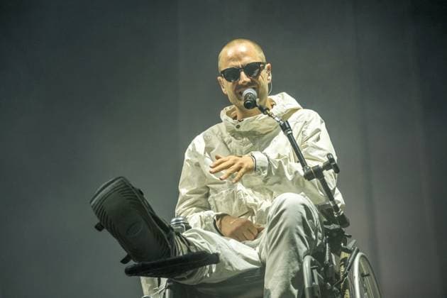 Dritter Tag des Highfield Festival 2025 am Störmthaler See in Großpösna, Sachsen. Das beliebte Open-Air-Musikfestival lockt tausende Besucher mit Live-Musik, Sommerflair und dem markanten Riesenrad, das in diesem Jahr von einem neuen Betreiber betrieben wird, nachdem das Riesenrad im Vorjahr durch einen Brand beschädigt wurde. Hier die deutsche hip Hop Rap Gruppe K.I.Z. Rap Tarek EbÃ nÃ (Tarek) Rap Maxim Drüner (Maxim) Rap, Programming Nico Seyfrid (Nico) KIZ Highfield 2025,Tag1