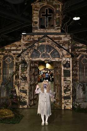 Cosplayer auf der Midsummer Scream - Halloween & Horror Convention im Long Beach Convention Center. Long Beach, 17.08.2025
