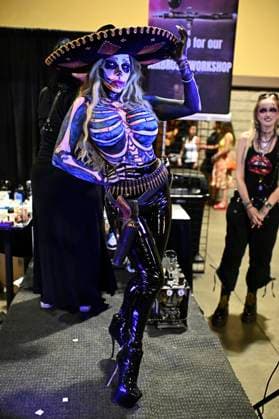 Cosplayer auf der Midsummer Scream - Halloween & Horror Convention im Long Beach Convention Center. Long Beach, 17.08.2025