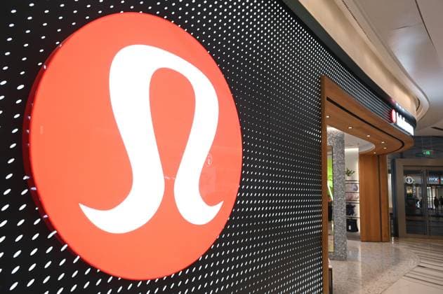 August 17, 2025, Shenzhen, Guangdong, China: A general view showing Lululemon shop in the shopping mall on August 17, 2025 in Shenzhen, China. Shenzhen China - ZUMAn323 20250817_zia_n323_386 Copyright: xKobexLix