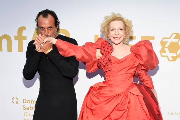Andreas Kronthaler und Sunnyi Melles bei der amfAR Gala 2025 anlässlich der Salzburger Festspiele 2025 in der Residenz. Salzburg, 24.08.2025