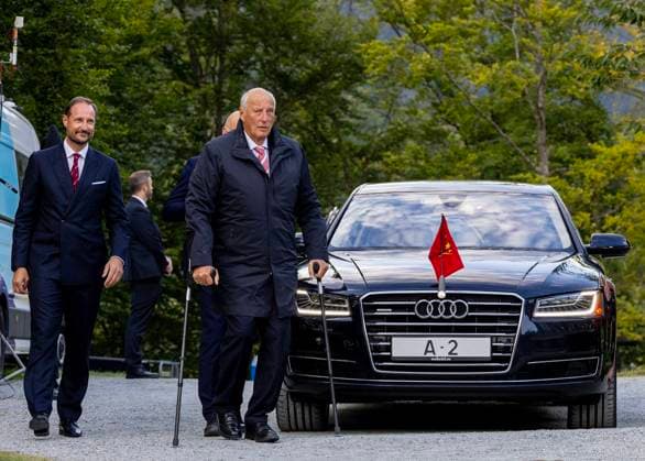 26-08-2025 Parc Prince Haakon and King Harald attend an outdoor event at Gamlehaugen marking the 100th anniversary of Gamlehaugen as the Kings official residence. Â  Copyright: xPPEx