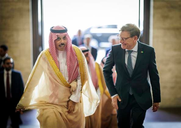Johann Wadephul (CDU), Bundesaussenminister, trifft den Aussenminister von Saudi-Arabien, Prinz Faisal bin Farhan bin Abdullah bin Faisal bin Farhan Al Saud, im Auswaertigen Amt. Fotografiert im Auftrag des Auswaertigen Amtes Berlin Deutschland Copyright: xThomasxKoehler AAx