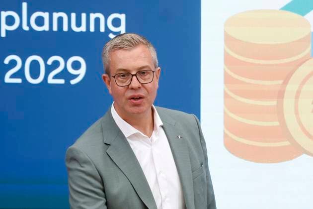 News Bilder des Tages 02.09.2025, Stefan Evers, Finanzsenator, stellt die Finanzplanung des Senat bis 2029 vor, in der Pressekonferenz nach der Sitzung des Berliner Senat, PK im Roten Rathaus in Berlin, Senatspressekonferenz, Berlin Deutschland, Germany