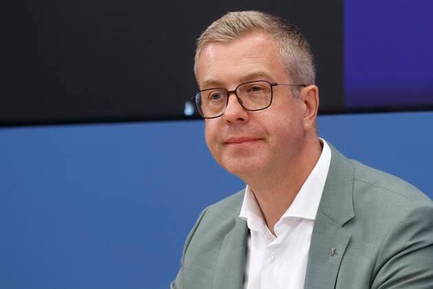 02.09.2025, Stefan Evers, Finanzsenator, stellt die Finanzplanung des Senat bis 2029 vor, in der Pressekonferenz nach der Sitzung des Berliner Senat, PK im Roten Rathaus in Berlin, Senatspressekonferenz, Berlin Deutschland, Germany