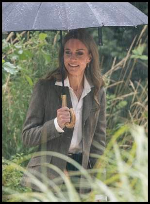 . 04 09 2025. London, United Kingdom. Kate Middleton, the Princess of Wales , during torrential rainfall as she visits the newly transformed gardens at the Natural History Museum in London.  xStephenxLockx xi-Imagesx IIM-26190-0033