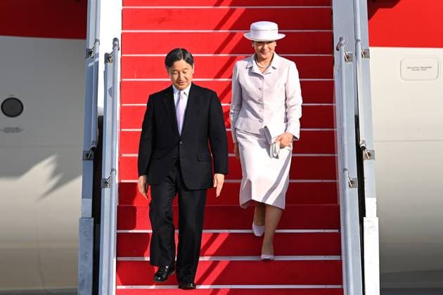 Japanese Emperor Naruhito and Empress Masako visit Indonesia TANGERANG, INDONESIA - JUNE 17: (----EDITORIAL USE ONLY MANDATORY CREDIT - SIGID KURIAWAN ANTARA POOL - NO MARKETING NO ADVERTISING CAMPAIGNS - DISTRIBUTED AS A SERVICE TO CLIENTS----) Japanese Emperor Naruhito (L) accompanied by Empress Masako (R) upon arrival at Soekarno Hatta International Airport in Tangerang, Banten province, Indonesia on June 17, 2023. Japanese Emperor Naruhito and Empress Masako made their first foreign visit to Indonesia since taking the throne in 2019. Banten Indonesia. Editorial use only. Please get in touch for any other usage.  Copyright: x2025xAnadoluxSigidxKurniawanx xANTARAx xPOOLx
