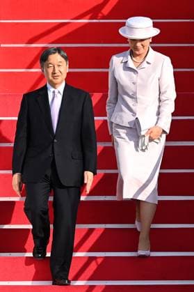 Japanese Emperor Naruhito and Empress Masako visit Indonesia TANGERANG, INDONESIA - JUNE 17: (----EDITORIAL USE ONLY MANDATORY CREDIT - SIGID KURIAWAN ANTARA POOL - NO MARKETING NO ADVERTISING CAMPAIGNS - DISTRIBUTED AS A SERVICE TO CLIENTS----) Japanese Emperor Naruhito (L) accompanied by Empress Masako (R) upon arrival at Soekarno Hatta International Airport in Tangerang, Banten province, Indonesia on June 17, 2023. Japanese Emperor Naruhito and Empress Masako made their first foreign visit to Indonesia since taking the throne in 2019. Banten Indonesia. Editorial use only. Please get in touch for any other usage.  Copyright: x2025xAnadoluxSigidxKurniawanx xANTARAx xPOOLx