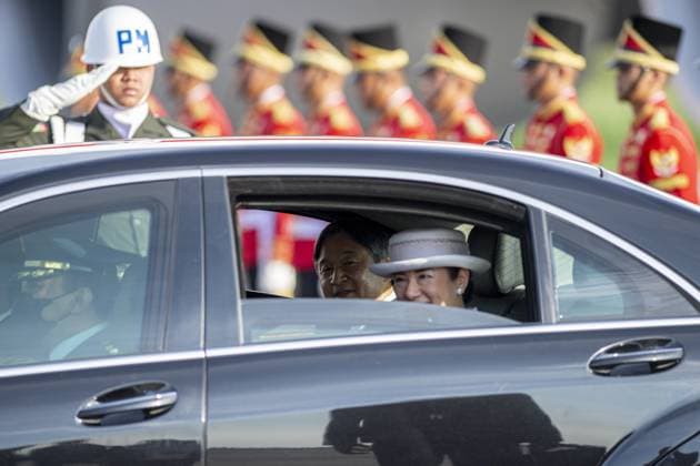 Japanese Emperor Naruhito and Empress Masako visit Indonesia TANGERANG, INDONESIA - JUNE 17: (----EDITORIAL USE ONLY MANDATORY CREDIT - SIGID KURIAWAN ANTARA POOL - NO MARKETING NO ADVERTISING CAMPAIGNS - DISTRIBUTED AS A SERVICE TO CLIENTS----) Japanese Emperor Naruhito (L) accompanied by Empress Masako (R) upon arrival at Soekarno Hatta International Airport in Tangerang, Banten province, Indonesia on June 17, 2023. Japanese Emperor Naruhito and Empress Masako made their first foreign visit to Indonesia since taking the throne in 2019. Banten Indonesia. Editorial use only. Please get in touch for any other usage.  Copyright: x2025xAnadoluxSigidxKurniawanx xANTARAx xPOOLx