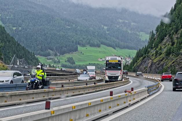 Brückenarbeiten auf der Brennerautobahn in Österreich. Neuerrichtung der Luegbrücke auf der Brenner Autobahn A 13 in Tirol. Gries am Brenner Tirol Österreich Copyright: xRolfxPossx