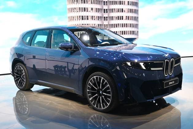 Die Internationale Automobil-Ausstellung, kurz IAA, ist eine der grössten und international bedeutendsten Automobil-Fachmessen. Die IAA Mobility findet alle zwei Jahre auf dem Messegelände der Messe München statt. Foto: Der neue BMW iX3