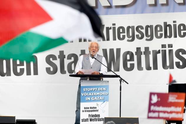 Bilder des Jahres 2025, News September 09 Dieter Hallervorden bei der Kundgebung für Frieden im Gazastreifen unter dem Motto Stoppt den Völkermord in Gaza! am Brandenburger Tor. Berlin, 13.09.2025