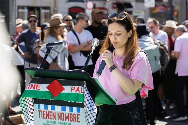 September 15, 2025, Madrid, Madrid, Spain: Spanish figures from the arts and entertainment world read the names of the more than 18,000 Palestinian children killed by Israeli attacks in Gaza at Puerta del Sol..The reading was organized by NGOs such as Medicos del Mundo and Missing Children. Madrid Spain - ZUMAl221 20250915_zip_l221_035 Copyright: xIgnacioxLopezxIsasmendix