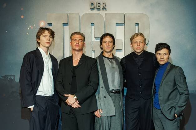 Bilder des Jahres 2025, Entertainment 09 September Weltpremiere - Der Tiger - Yoran Leicher, David Schütter, Laurence Rupp, Leonard Kunz und Sebastian Urzendowsky bei der Weltpremiere Der Tiger im Kino in der Kulturbrauerei am 15.09.2025 in Berlin. Copyright: xEventpressxKochanx