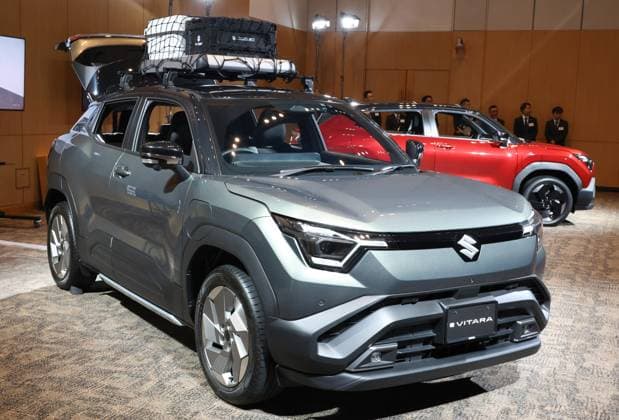 September 16, 2025, Tokyo, Japan - Japan s automaker Suzuki Motor displays the company s first battery electric vehicle (BEV) eVitara on the Japanese market in Tokyo on Tuesday, September 16, 2025. The 5-seater SUV eVitara, manufactured in India, enables to cruise 520km for 2WD model, while 472km for 4WD model with a charge. (photo by Yoshio Tsunoda AFLO)  aflo_303624877