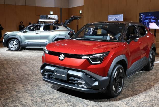September 16, 2025, Tokyo, Japan - Japan s automaker Suzuki Motor displays the company s first battery electric vehicle (BEV) eVitara on the Japanese market in Tokyo on Tuesday, September 16, 2025. The 5-seater SUV eVitara, manufactured in India, enables to cruise 520km for 2WD model, while 472km for 4WD model with a charge. (photo by Yoshio Tsunoda AFLO)  aflo_303624876