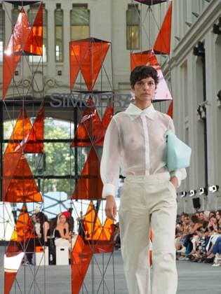 Simorra Fashion Show At Mercedes-Benz Fashion Week Madrid Models walk the runway for Simorra during Mercedes-Benz Fashion Week 2025, celebrating its 40th anniversary at the Cibeles Palace in Madrid, Spain, on September 17. Madrid Madrid Spain  Copyright: xAaronxHerediax originalFilename: herediasanchez-simorraf250917_npQnr