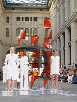Simorra Fashion Show At Mercedes-Benz Fashion Week Madrid Models walk the runway for Simorra during Mercedes-Benz Fashion Week 2025, celebrating its 40th anniversary at the Cibeles Palace in Madrid, Spain, on September 17. Madrid Madrid Spain  Copyright: xAaronxHerediax originalFilename: herediasanchez-simorraf250917_npzae
