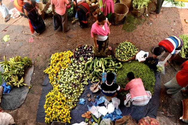 World Food Day in Bangladesh RANGAMATI - BANGLADESH - OCTOBER 15 : The farmers grow and sell mixed fruits and vegetables along with rice after bringing them to the low market for sale in the remote mountainous area of Rangamati, Bangladesh on October 15,2022. As there is food shortage in the hilly areas during the dry season, the farmers here are growing mixed crops to meet the demand. Bangladesh World. Editorial use only. Please get in touch for any other usage.  Copyright: x2025xAnadoluxMohammadxShajahanx