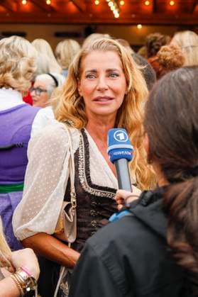 190. Münchner Oktoberfest - Regines Damenwiesn 2025 München, 22.9.2025 Giulia Siegel bei Regines Damenwiesn 2025 im Schützen Festzelt beim 190. Münchner Oktoberfest in München Bayern Copyright: xMatthiasxGränzdörferx