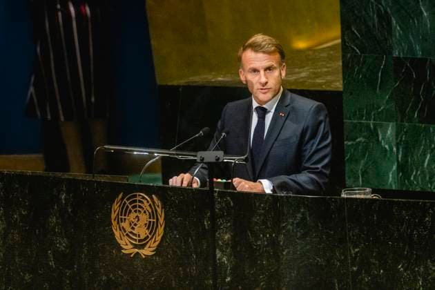 Emmanuel Macron, Praesident von Frankreich, haelt Eroeffnungsrede bei der Zwei-Staaten-Konferenz der Vereinten Nationen in New York City, 22.09.2025. Fotografiert im Auftrag des Auswaertigen Amtes New York City Vereinigte Staaten von Amerika Copyright: xJulianexSonntag AAx