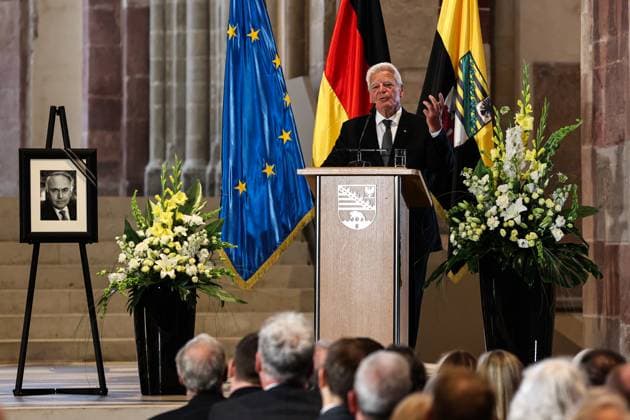 Bilder des Jahres 2025, News September 09 Bundespräsident a.D. Dr. Joachim Gauck - Gedenkakt der Landesregierung für Wolfgang Böhmer am Dienstag, 23. September 2025, findet im Kloster Unser Lieben Frauen Magdeburg (Sachsen-Anhalt) der Gedenkakt der Landesregierung von Sachsen-Anhalt zu Ehren des Ende Juni 2025 verstorbenen Ministerpräsidenten a.D. Prof. Dr. Wolfgang Böhmer statt.