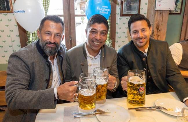 Bilder des Jahres 2025, Entertainment 09 September Hasan Salihamid?i? Salihamidzic Brazzo , Giovane ƒlber Elber , Claudio Pizarro Plettis Wiesn Legends Lunch und Sky Deutschland Fernsehen GmbH im Käfer Festzelt auf dem Oktoberfest in München Datum: 25.09.2025