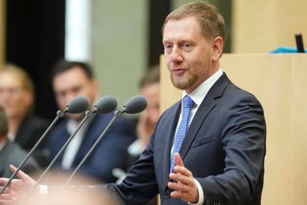 Bundesrat, 1057. Plenarsitzung Michael Kretschmer (CDU) Ministerpraesident von Sachsen bei seiner Rede mit starker Gestik im Plenarsaal bei der 1057.. Bundesratssitzung, Berlin, 26.09.2025 Berlin Berlin Deutschland