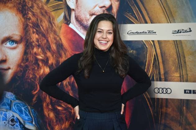 Katharina SCHEUBA (Schauspielerin), Einzelbild,angeschnittenes Einzelmotiv,Halbfigur,halbe Figur. Filmpremiere MOMO am 128.09.2025 im Mathaeser Kino in Muenchen.