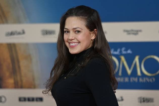 Katharina SCHEUBA (Schauspielerin), Einzelbild,angeschnittenes Einzelmotiv,Portraet,Portrait,Porträt. Filmpremiere MOMO am 128.09.2025 im Mathaeser Kino in Muenchen.