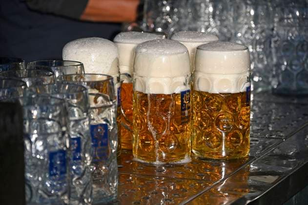 Bierausschank in der Augustiner Festhalle auf dem 190. Oktoberfest 2025 auf der Theresienwiese. München, 03.10.2025