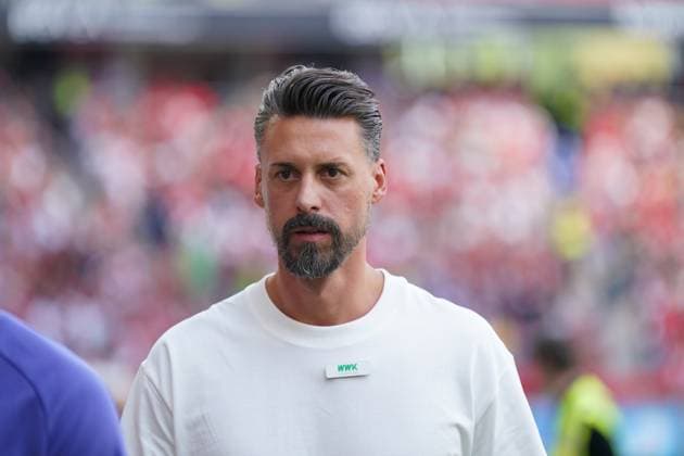 Deutschland: Fussball Bundesliga 2025 26, 1. Spieltag - SC Freiburg vs. FC Augsburg - Europa-Park-Stadion (Freiburg): Sandro Wagner (Trainer, FC Augsburg) Copyright: xJOERANxSTEINSIEKx
