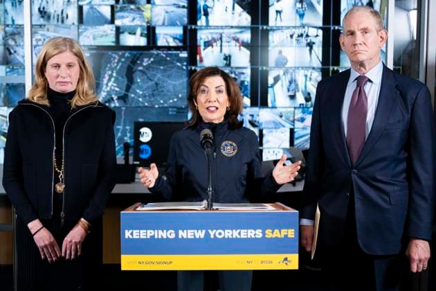 October 9, 2025, New York City, New York, United States: New York State Governor KATHY HOCHUL (D) speaking (with New York City Police Commissioner JESSICA TISCH on the left and Metropolitan Transportation Authority Chair and CEO JANNO LIEBER on the right) about Federal funding cuts at the Metropolitan Transportation Authority (MTA) Headquarters building in New York City. New York City United States - ZUMAb161 20251009_aap_b161_009 Copyright: xMichaelxBrochsteinx