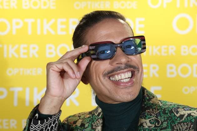Elegant, stylisch, authentisch - der schillernde Stylist, Choreograph und Model Jorge Gonzalez hat auf der Hausmesse von Optiker Bode in Hamburg seine eigene Brillenkollektion vorgestellt, 12.10.2025 Jorge sagt über seine Kollektion: Ich liebe Accessoires Ð und Brillen sind für mich kleine Kunstwerke im Gesicht. Die Kollektion zeigt meine Vision: mutig, aber tragbar. Klassische Formen mit einem Twist Ð wie ich eben! Meine Brillen sollen Selbstvertrauen geben. Das ist das Wichtigste