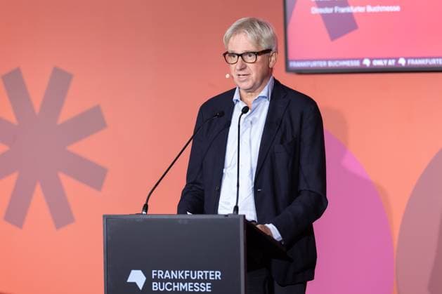 Buchmesse Frankfurt 2025 Juergen Boos, Direktor der Frankfurter Buchmesse spricht während der Eröffnungspressekonferenz zur 77. Frankfurter Buchmesse. Buchmesse Frankfurt 2025., Frankfurt am Main Hessen Deutschland Messegelände