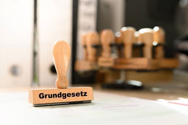 Stock- und Symbolbilder I 17.10.2025 Grundgesetz Hamburg Studio Hamburg Deutschland Copyright: xLobeca FelixxSchlikisx