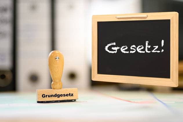 Stock- und Symbolbilder I 17.10.2025 Grundgesetz Hamburg Studio Hamburg Deutschland Copyright: xLobeca FelixxSchlikisx