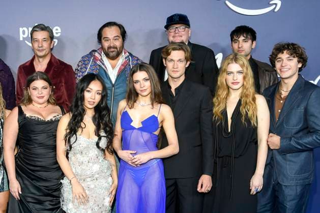 abb Maxton Hall- Aron Pinter, Runa Greiner, Hyun Wanner, Andrea Guo, Harriet Herbig-Matten, Martin Neuhaus, Damian Hardung und Martin Schreier zu Gast auf dem blauen Teppich bei der Premiere der Amazon Prime TV Serie Maxton Hall - Die Welt zwischen uns Staffel 2 im Tempodrom am 17.10.2025 in Berelin Berlin Deutschland