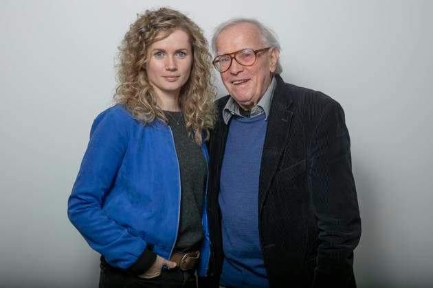 Musiklegende Klaus Doldinger (Geb. am 12. Mai 1936) mit der neuen Tatort Kommissarin Cornelia Gröschel (Geb. am 1. Dezember 1987) in Dresden. Doldinger ist einer der erfolgreichsten deutschen Jazzmusiker - und Komponist u. a. der Tatort-Titelmelodie. Die Dresdner Schauspielerin Cornelia Gröschel übernimmt im MDR Tatort aus Dresden die Rolle als Ermittlerin Leonie Winkler.