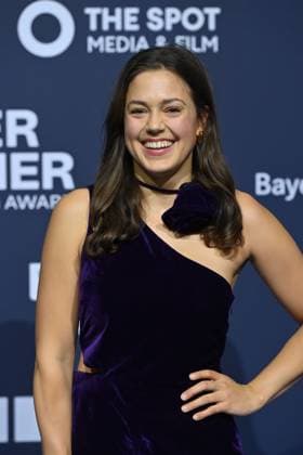 Katharina SCHEUBA (Schauspielerin), Einzelbild,angeschnittenes Einzelmotiv,Halbfigur,halbe Figur. Roter Teppich,Blauer Panther TV und Streaming Award 2025 am 22.10.2025 in der BMW Welt Muenchen.