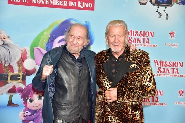 MISSION SANTA, ein ELf rettet Weihnachten Michael Mendl, Jonny Logan Ankuft, roter Teppich zur Premiere des Animationsfilmes fuer Kinder - MISSION SANTA, ein ELf rettet Weihnachten -in Berlin am 25.10.2025