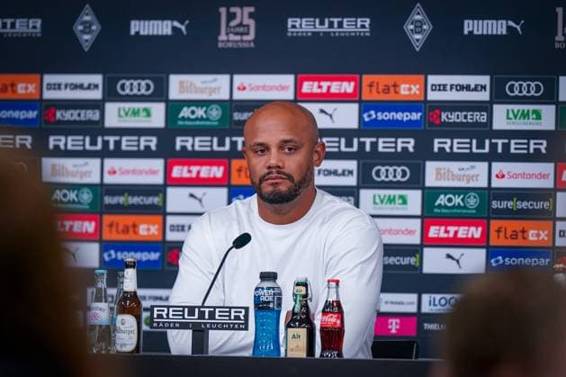 Deutschland: Fussball Bundesliga 2025 26, 8. Spieltag - Borussia Mönchengladbach vs FC Bayern München - Borussia-Park (Mönchengladbach): Vincent Kompany (Trainer, FC Bayern München) Pressekonferenz, Medien Mönchengladbach Nordrhein-Westfalen Deutschland Copyright: xJOERANxSTEINSIEKx