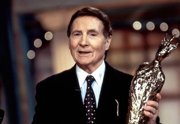 ARCHIV: Freddy Quinn Sänger und Schauspieler Freddy Quinn anläßlich der Fernsehshow Die Krone der Volksmusik am 12.01.2002 ARCHIVAUFNAHME, Datum geschätzt 20251025JWM0005