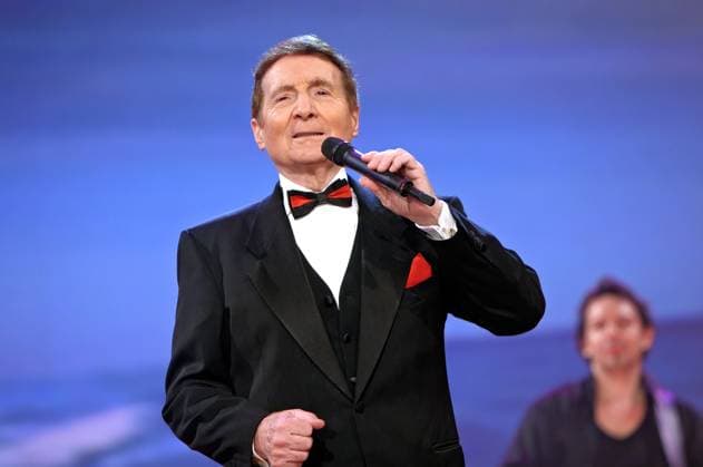 ARCHIV: Freddy Quinn Sänger und Schauspieler Freddy Quinn anläßlich der ZDF-Fernsehshow Willkommen bei Carmen Nebel am 29.10.2005 ARCHIVAUFNAHME, Datum geschätzt 20251025JWM0029