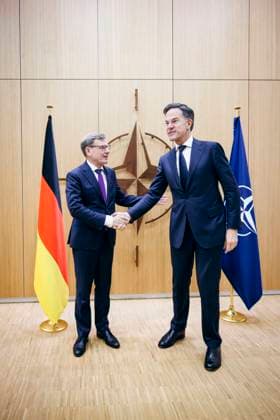 Johann Wadephul (CDU), Bundesaussenminister, trifft Mark Rutte, NATO-Generalsekretaer zu einem Gespraech im NATO-Hauptquartier in Bruessel, 27.10.2025. Fotografiert im Auftrag des Auswaertigen Amtes (AA) Bruessel Belgien Copyright: xFelixxZahn AAx
