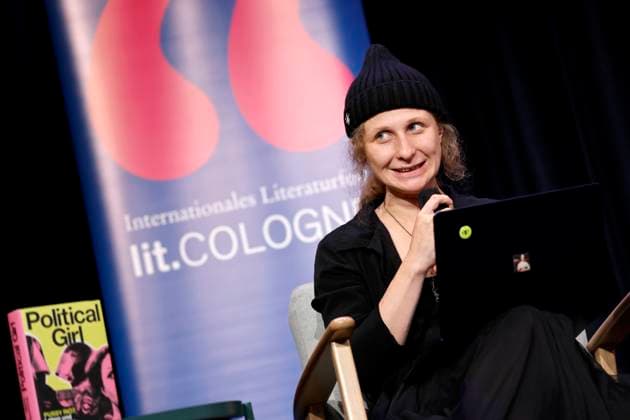Aktivistin Marija Aljochina vom putinkritischen Kollektiv Pussy Riot auf der Lit.Cologne Spezial Veranstaltung zur Vorstellung ihres neuen Buchs Political Girl - Pussy Riot. Leben und Schicksal in Putins Russland im Comedia Theater. Köln, 27.10.2025 NRW Deutschland Copyright: xChristophxHardtx