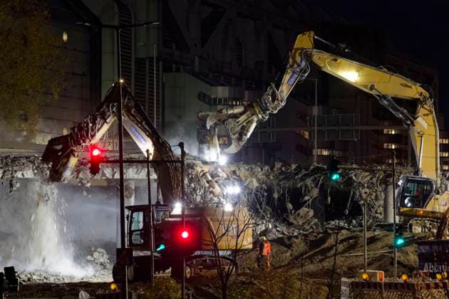 News Bilder des Tages Abbruch A100-Bruecke am Kreuz Funkturm 2025-10-31 Deutschland, Berlin Abbruch der Autobahnbruecke ueber die Halenseestraße im Zuge des Neubaus der Ringbahnbruecke der A 100 am Kreuz Funkturm.