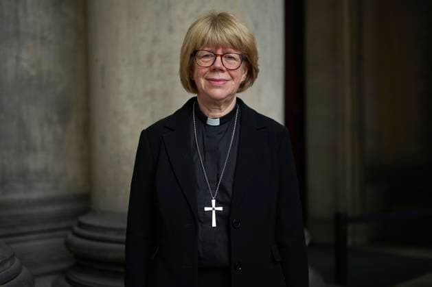 News Bilder des Tages Zukuenftige Erzbischoefin von Canterbury, Sarah Mullally, nach ihrer Predigt am Sonntag (02.11.2025) im Berliner Dom. Mullally uebernimmt ihr neues Amt als geistliches Oberhaupt der Church of England im kommenden Jahr. Sie wird die erste Frau in der mehr als 1.400-jaehrigen Geschichte des Amtes sein. Sie ist seit 2018 Bischoefin von London, die erste Frau in dieser Position. Sie soll am 25. Maerz 2026 in der Kathedrale von Canterbury in ihr Amt eingefuehrt werden. (Siehe epd-Meldung vom 02.11.2025) EDITORIAL USE ONLY